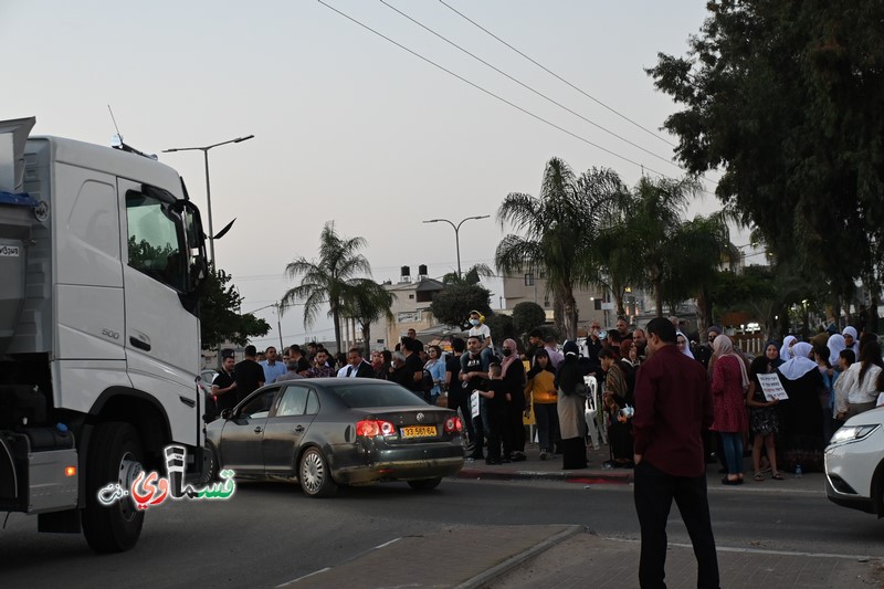 فيديو: مشاركة واسعة من اهالي وطلاب في الوقفة التنديدية ضد عنف الشرطة ويؤكدون : طلابنا ومدارسنا خط احمر ... مع غياب نواب البرلمان القسماويين ...